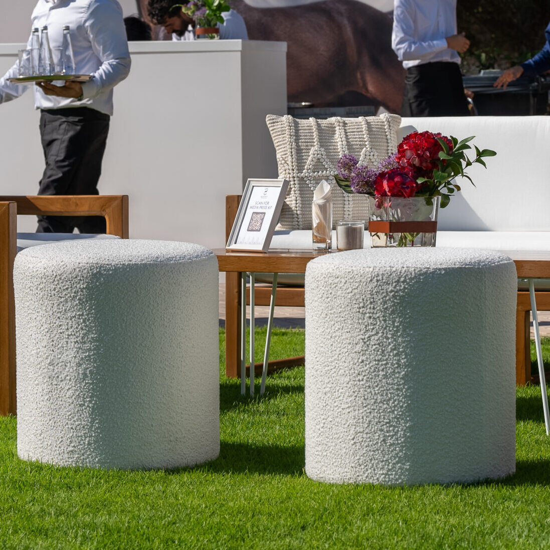 Cleo, santorini, hairpin